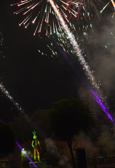 La quema del Raspajo pone punto y final un año más a las fiestas de Las Torres de Cotillas
