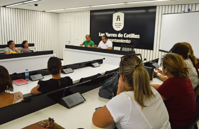 El concejal de Educación se reúne con las AMPAS para atender sus necesidades de primera mano