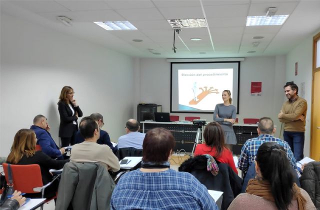 Las Torres de Cotillas acoge un curso para empleados públicos sobre contratación