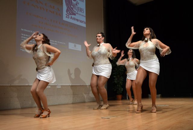 La asociación de mujeres 'Isabel González' celebra su 25° aniversario con una gran fiesta