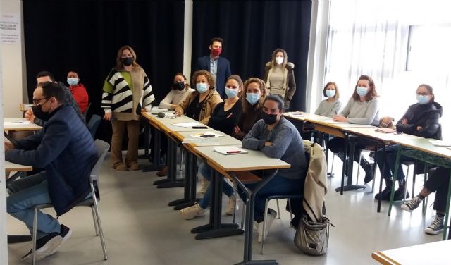 El Ayuntamiento torreño colabora en los talleres de recolocación laboral del personal afectado por el ERE de Grifols