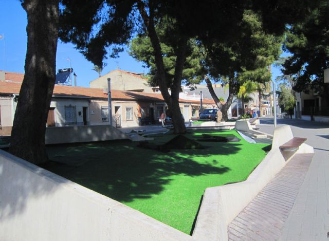 Los parterres de la plaza Tirso de Molina lucen renovados