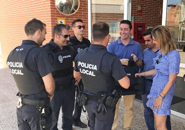 El Ayuntamiento torreño adquiere 20 chalecos antibalas para la Policía Local