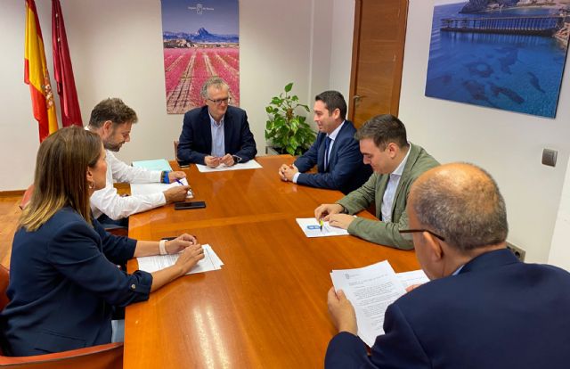 El alcalde Noguera plantea al consejero Pedreño un gran centro de salud que unifique toda la oferta sanitaria local