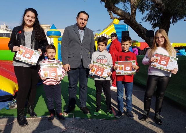 Los mejores del concurso escolar de postales navideñas ya tienen sus premios