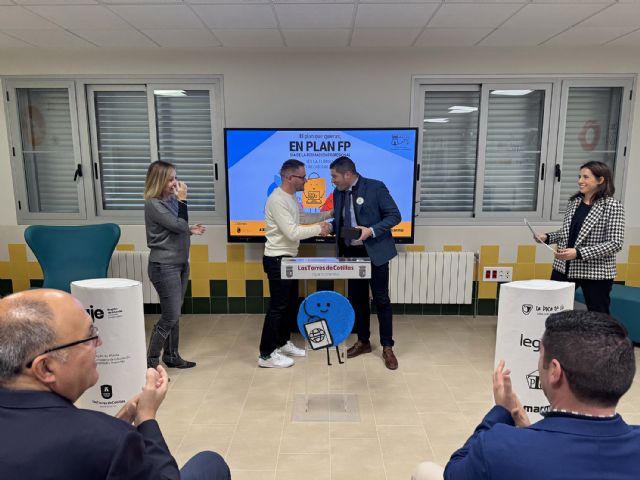 Gabriel Giménez gana la primera edición del premio 'Talento FP' del IES La Florida