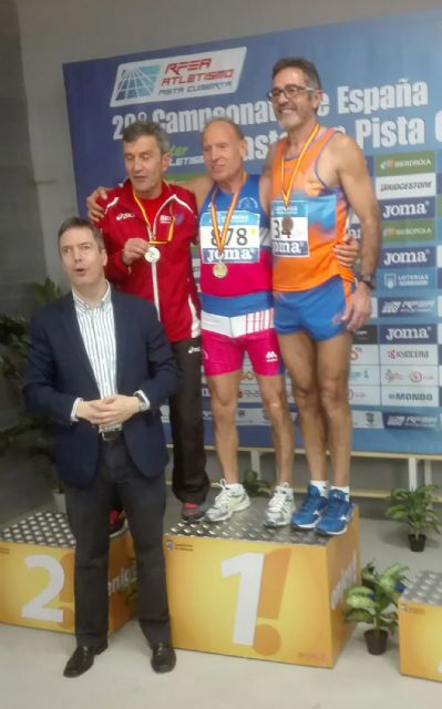 El atleta torreño Ángel Salinas suma a su amplio palmarés un oro y una plata en el Nacional de veteranos