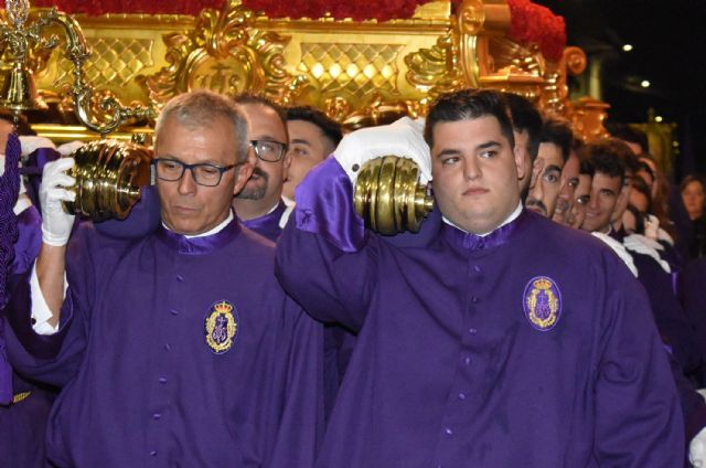 Un Martes Santo tintado de lila, verde y blanco como manda la tradición