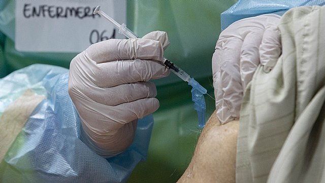 Vacunación anti-covid de vecinos de 60 a 70 años