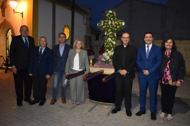 El barrio de La Cruz vive unos festejos sencillos marcados por la devoción y la convivencia