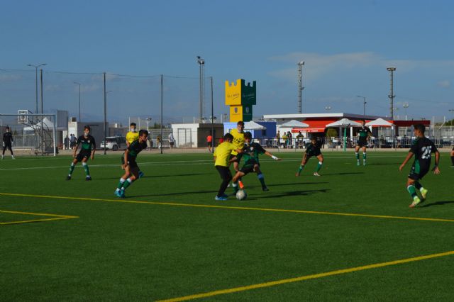 El mejor deporte reinaugura el polideportivo municipal, donde el Ayuntamiento torreño ha invertido cerca del millón de euros
