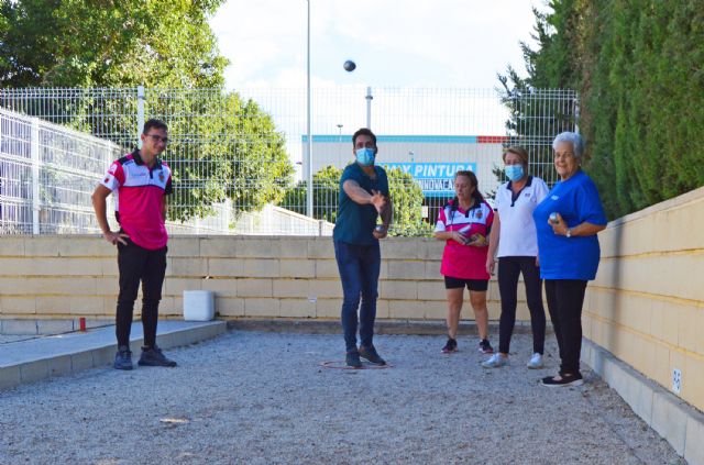 Una jornada intergeneracional de petanca para comenzar el programa de actividades del Día de las Personas Mayores