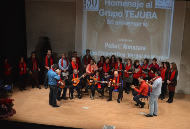 Sentido homenaje de las peñas huertanas torreñas al grupo 'Tejuba' por su 50° aniversario