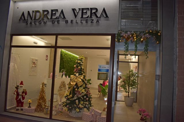 La academia Víctor Campos, Orissana, El Tintero, los salones de belleza Andrea Vera y Loal y Rosa Del Cano ganan el concurso navideño de escaparates