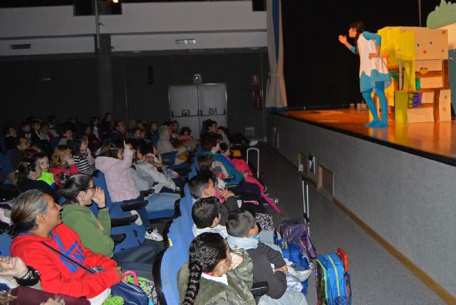 Los 'peques' torreños celebran el 8 de marzo con cuentacuentos y un taller de manualidades