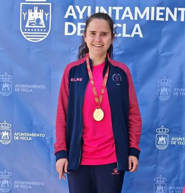 La joven torre&ntilde;a Sofía Serrano, campeona regional sub-20 en 400 lisos