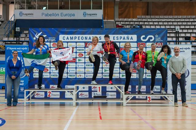 El Bádminton Las Torres logra siete medallas en el campeonato de España senior
