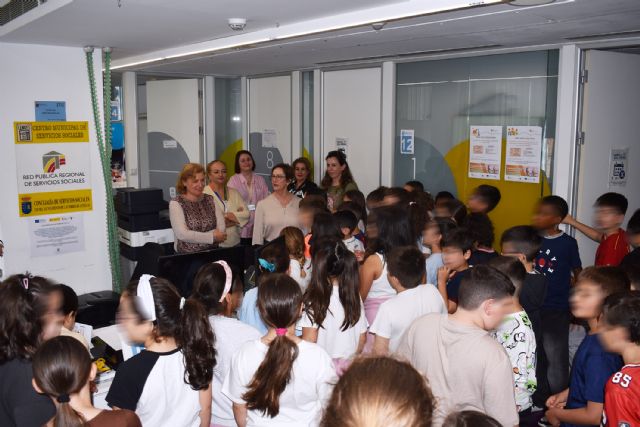 Escolares del colegio San José conocen de primera mano el funcionamiento de su Ayuntamiento