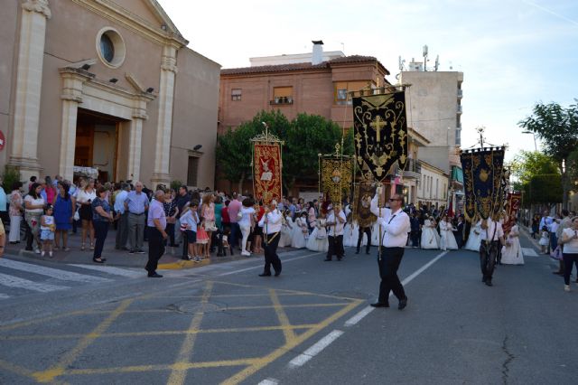 Los niños y niñas que han tomado la primera comunión este año, protagonistas de la procesión del Corpus