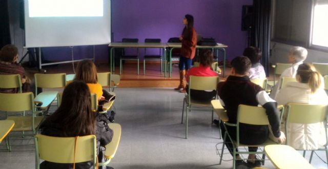 Comienzan las escuelas de familia para prevenir el fracaso y absentismo escolar