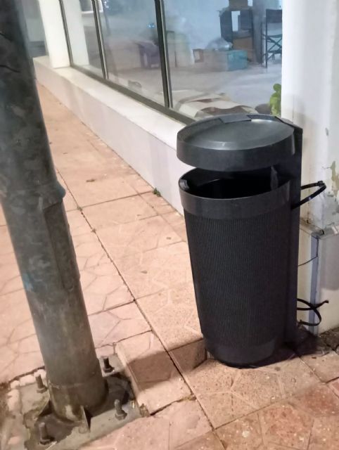 El vandalismo se ceba con las papeleras de Las Torres de Cotillas