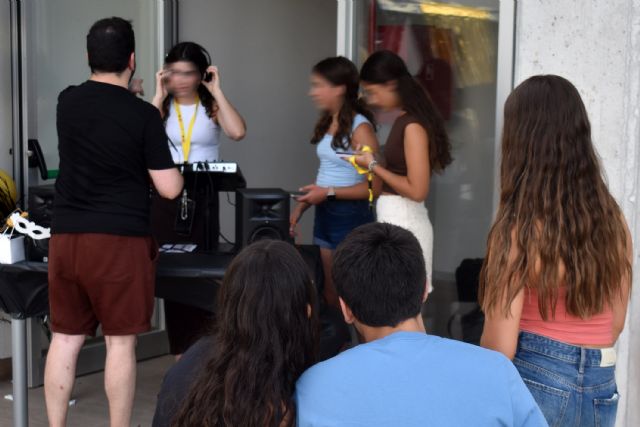 Un taller para conocer el trabajo de DJ abre cuatro meses de ocio juvenil gratuito