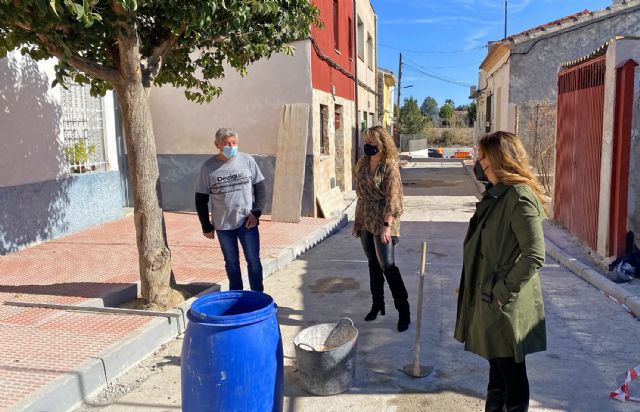 Se inician las obras de renovación de aceras y asfaltado del paraje de Los Risos