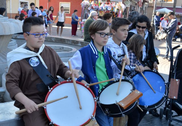 La atronadora fiesta de la ´Tamborada Torreña´ llena de diversión el municipio