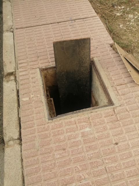 Los vecinos de Las Torres de Cotillas, de tropiezo en tropiezo