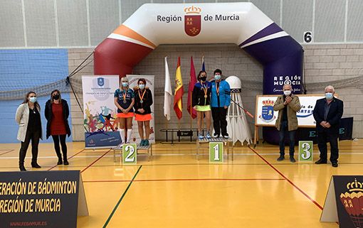 Tres oros, dos platas y dos bronces para el Bádminton Las Torres en el campeonato nacional senior