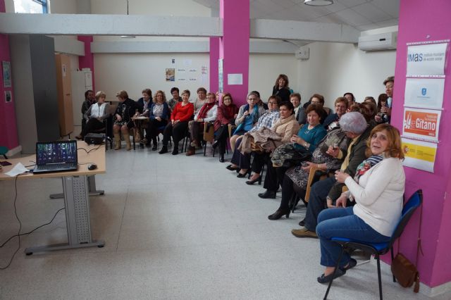 Las integrantes de la asociación de mujeres 'Isabel González' torreña continúan ampliando sus conocimientos