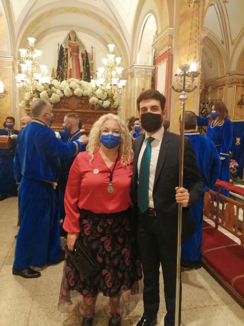 El PP torreño con los cofrades de la Virgen de los Dolores en su día grande de devota procesión