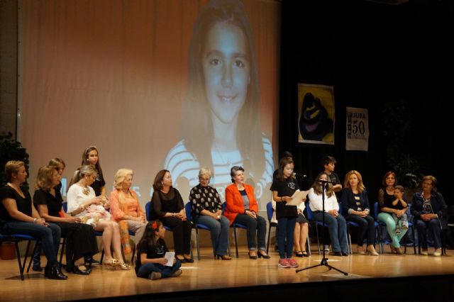 Sentido homenaje a la madre del grupo 'Tejuba'