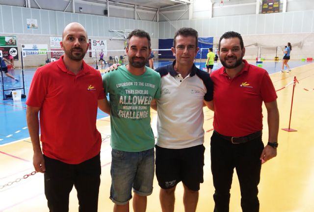 Cerca de 100 jugadores en la vuelta de la competición federada de bádminton a Las Torres de Cotillas