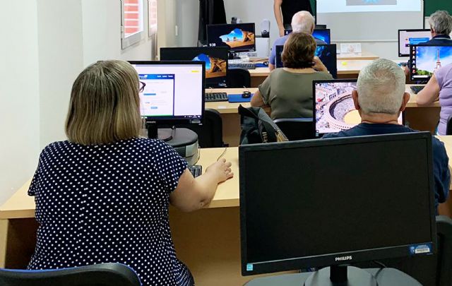 Nueva edición de los cursos gratuitos para mayores sobre nuevas tecnologías