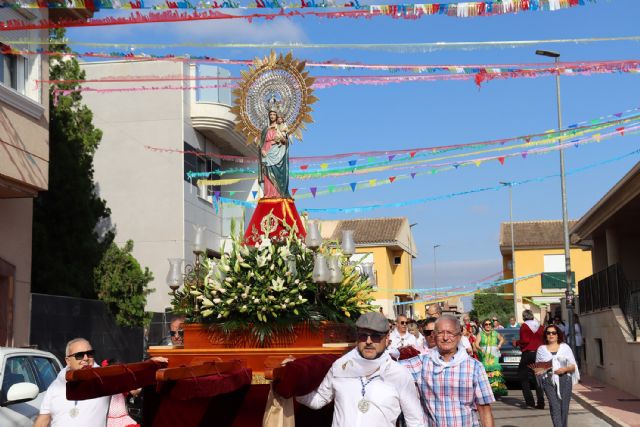 La Virgen del Pilar se da un baño multitudinario de cariño en su tradicional romería de La Florida