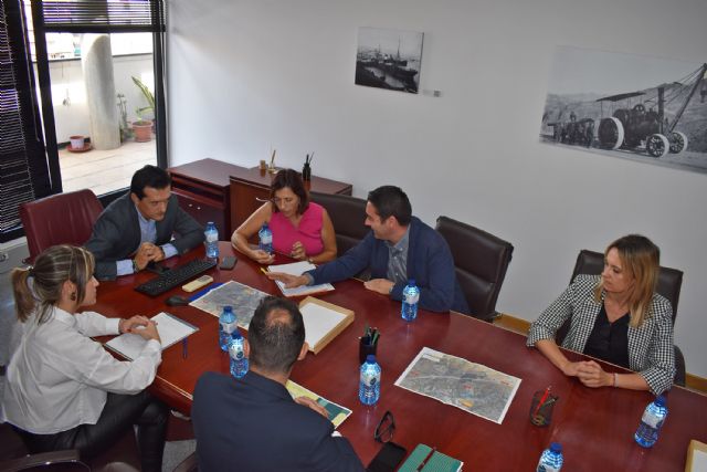 El alcalde Noguera trata con el consejero de Fomento las mejoras en las salidas por carretera del municipio
