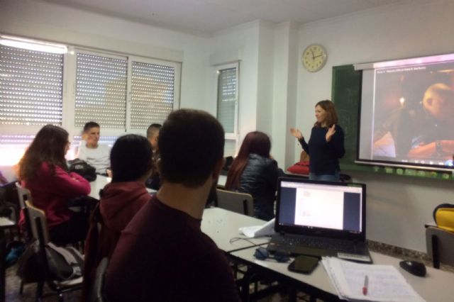 Los escolares torreños asisten a talleres de prevenciónde riesgos en adolescentes