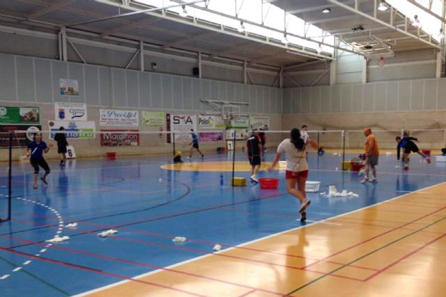 Más de 50 participantes en el 'i torneo navideño de bádminton' de las torres de cotillas