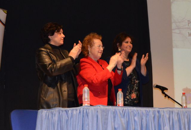 La 'Fundación Carmen Montero Medina' recitó unos 'Versos para la igualdad' con motivo del día de la mujer
