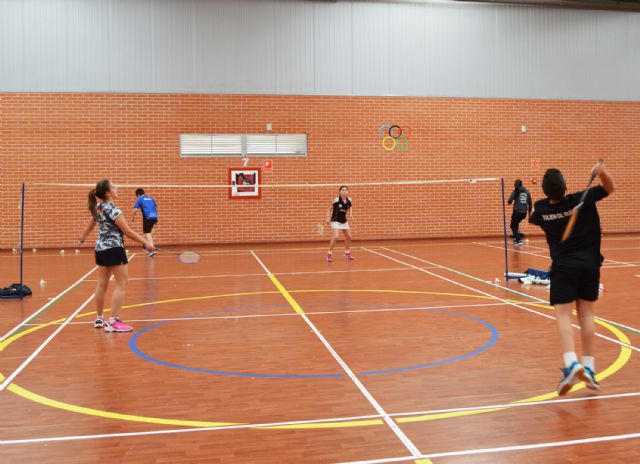 Los mejores jugadores jóvenes de bádminton del Levante, de convivencia en Las Torres de Cotillas
