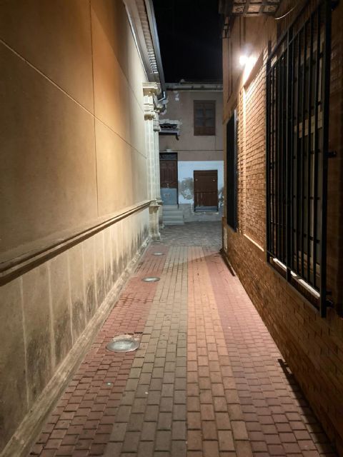 Mejorada la iluminación del callejón junto a la iglesia de Nuestra Señora de la Salceda