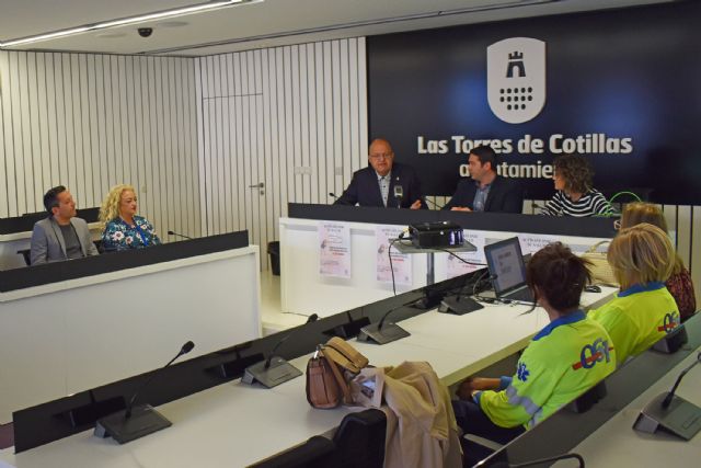 El centro de salud invita a los mayores a andar todos los miércoles para tener una vida más saludable