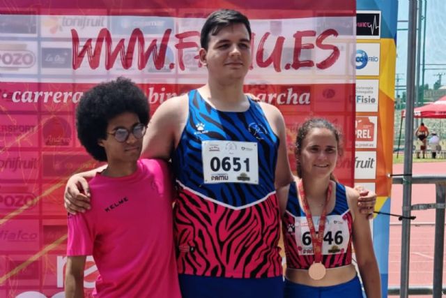 La escuela del Atletismo Las Torres suma 17 medallas en los campeonatos regionales sub-16, sub-20 y sub-23