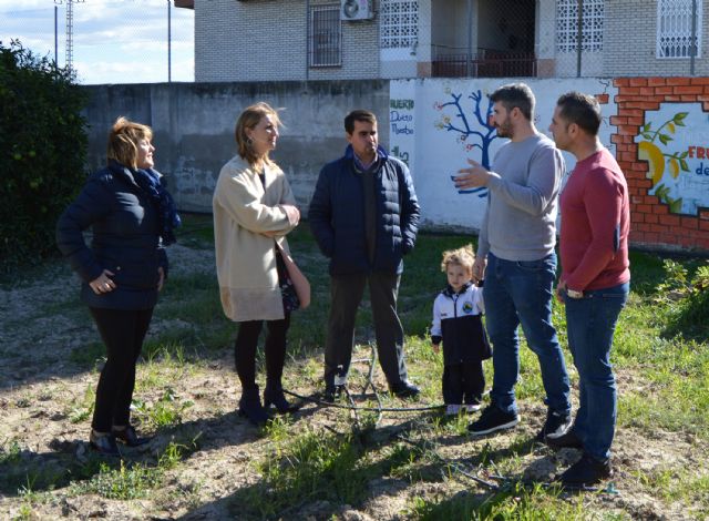 La alcaldesa visita a los dos docentes del colegio 'Divino Maestro' nominados en los premios nacionales 'Educa Abanca'