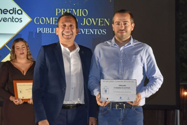 Charo Romero, Publimedia Eventos, Ciclos Sarabia, Panadería Paco, Blitz, Suministros Clemente, Onda 92 y Carnicería Carrillo, premiados en la I Gala del Comercio torreño