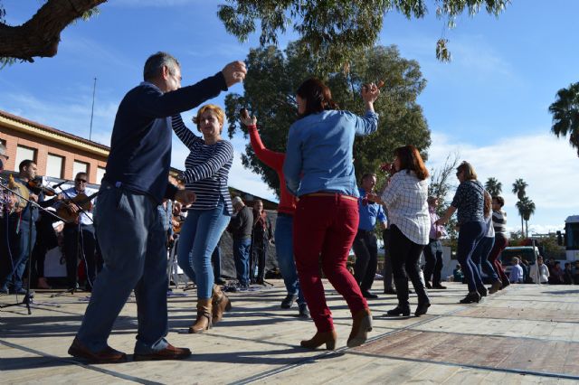 Patinaje solidario y folklore en la jornada navideña de Las Torres de Cotillas