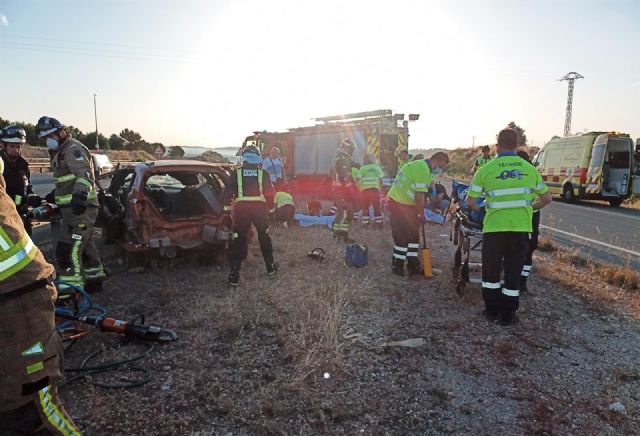 Dos jóvenes heridos en un accidente con atrapados en la autovía A-7, en las Torres de Cotillas