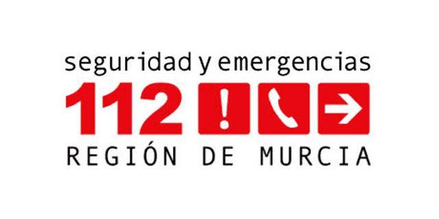 Servicios de emergencias atienden a un herido en un incendio en Las Torres de Cotillas