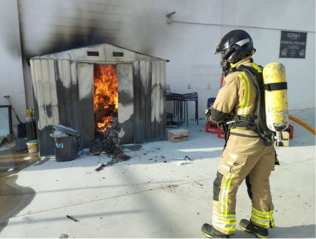 Incendio en un almacén ubicado en Las Torres de Cotillas
